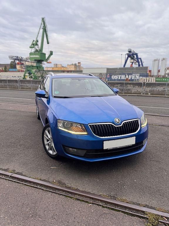 Blau Gebraucht 2013 Skoda Octavia Elegance Kombi | 8.400 € (Fairer Preis) - Bild 1/4