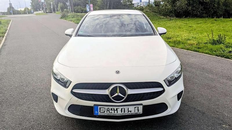 Gebraucht Mercedes A200 Advanced 163 PS (119 kW) 2021 Weiß Limousine