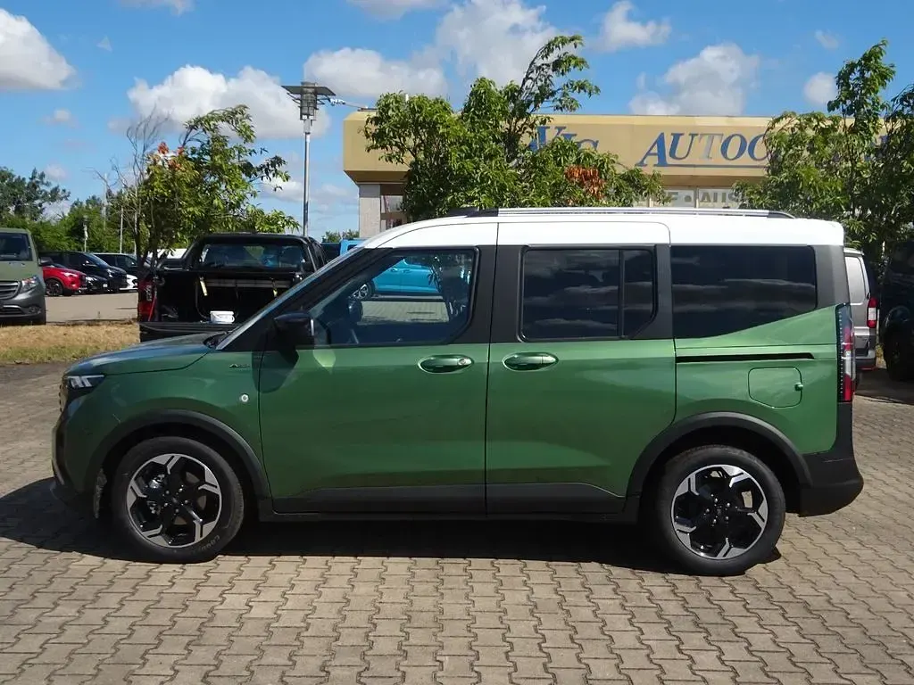 Neu Ford Tourneo Courier Active 125 PS (91 kW) 2026 Grün Van / Kleinbus
