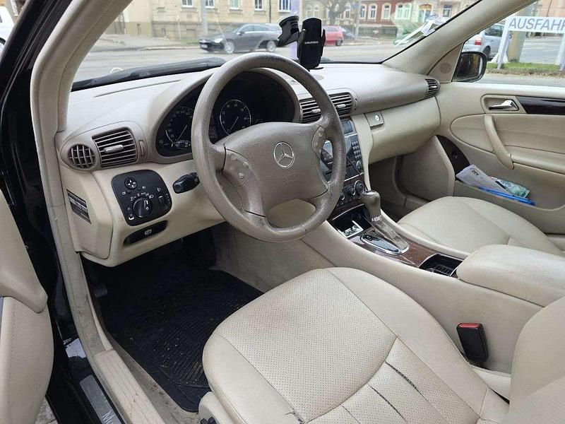 Second-hand Mercedes 180 105 CP (77 kW) 2006 Negru Berlinǎ