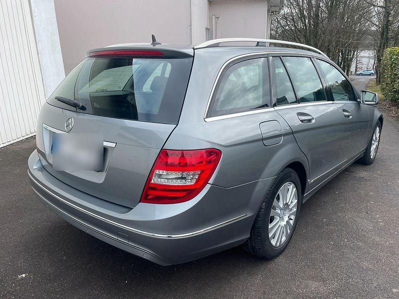 Gebraucht Mercedes C180 Elegance 156 PS (114 kW) 2013 Grau Kombi