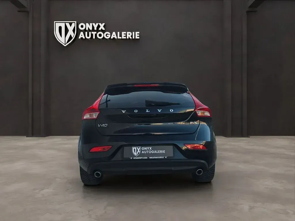 Gebraucht Volvo V40 Momentum 150 PS (110 kW) 2019 Schwarz Limousine