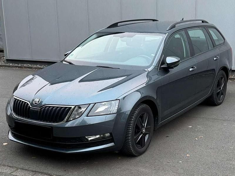 Grau Gebraucht 2020 Skoda Octavia Tour Kombi | 14.800 € (Superpreis) - Bild 1/4