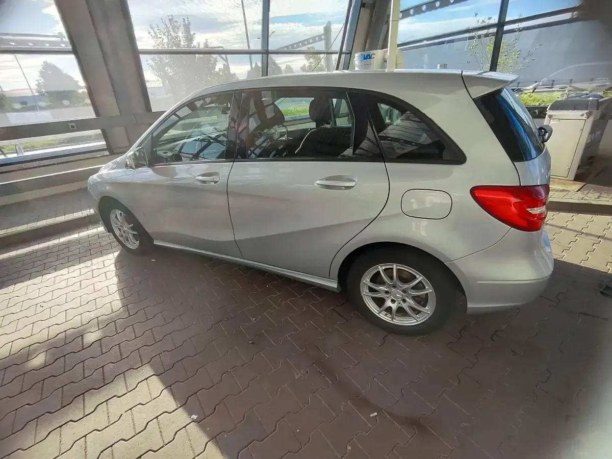 Gebraucht Mercedes B200 135 PS (99 kW) 2014 Silber Kleinwagen