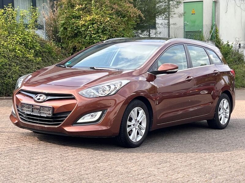 Braun Gebraucht 2012 Hyundai i30 Style Kombi | 5.200 € (Fairer Preis) - Bild 1/4