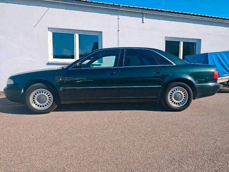 Second-hand Audi A8 193 CP (141 kW) 1996 Verde Berlinǎ