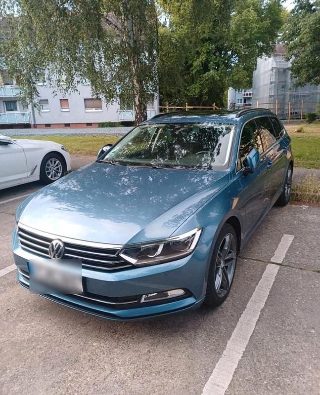 Blau Gebraucht 2025 VW Passat Kombi | 13.800 € (Teuer) - Bild 1/4