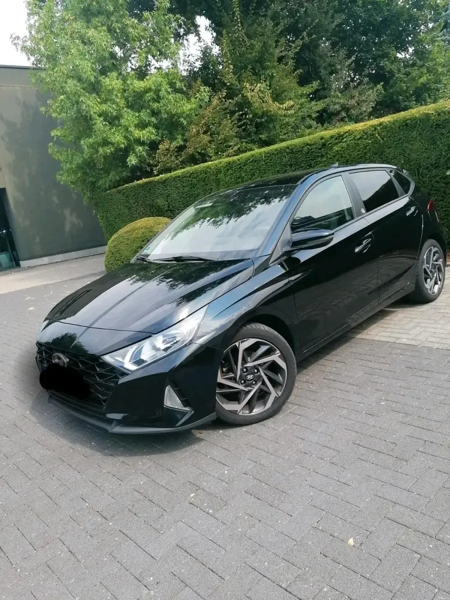 Gebraucht Hyundai i20 100 PS (73 kW) 2022 Schwarz Kleinwagen