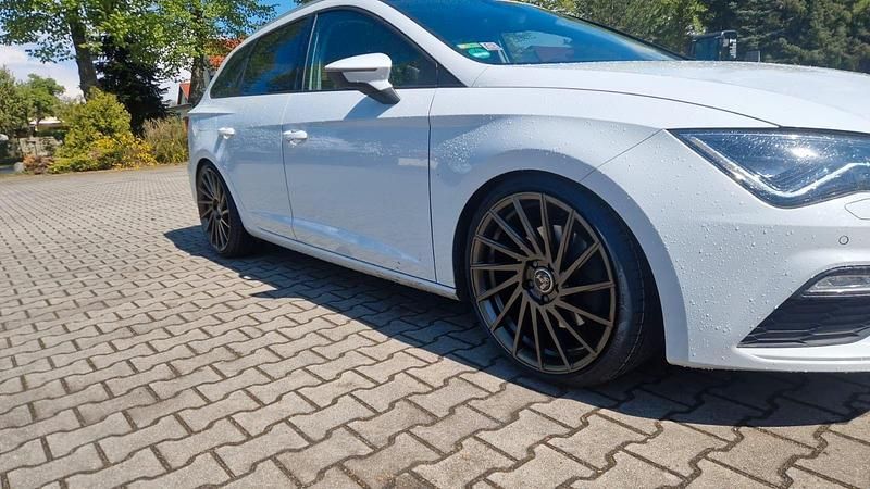 Weiß Gebraucht 2017 Seat Leon ST FR Kombi | 8.900 € (Fairer Preis) - Bild 1/4