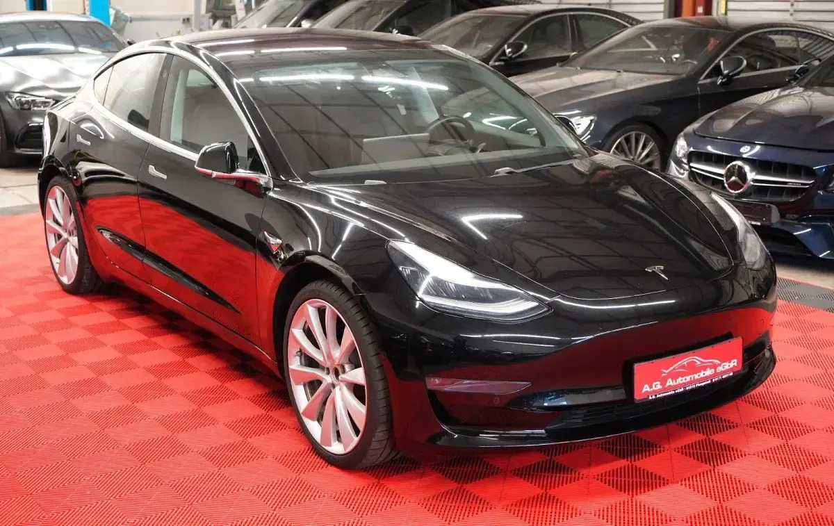 Gebraucht Tesla Model 3 339 kW (462 PS) 2019 Schwarz Limousine