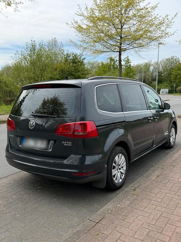 Second-hand VW Sharan 170 CP (125 kW) 2011 Gri Monovolum