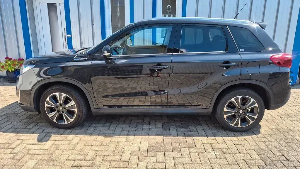 Gebraucht Suzuki Vitara Comfort+ 140 PS (102 kW) 2019 Schwarz SUV