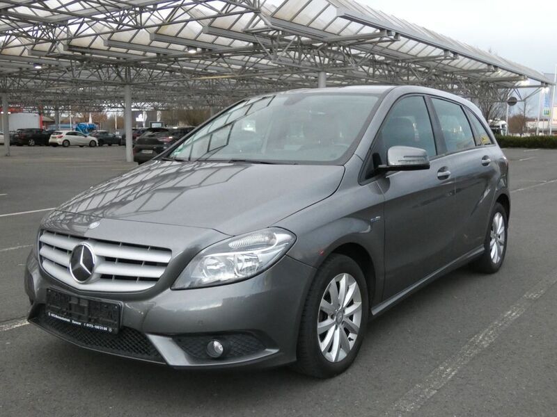 Grau Gebraucht 2011 Mercedes B180 Van / Kleinbus | 7.350 € (Guter Preis) - Bild 1/4