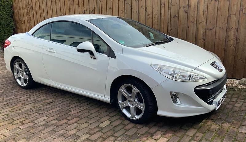 Gebraucht Peugeot 308 CC Platinum 156 PS (114 kW) 2010 Weiß Cabrio
