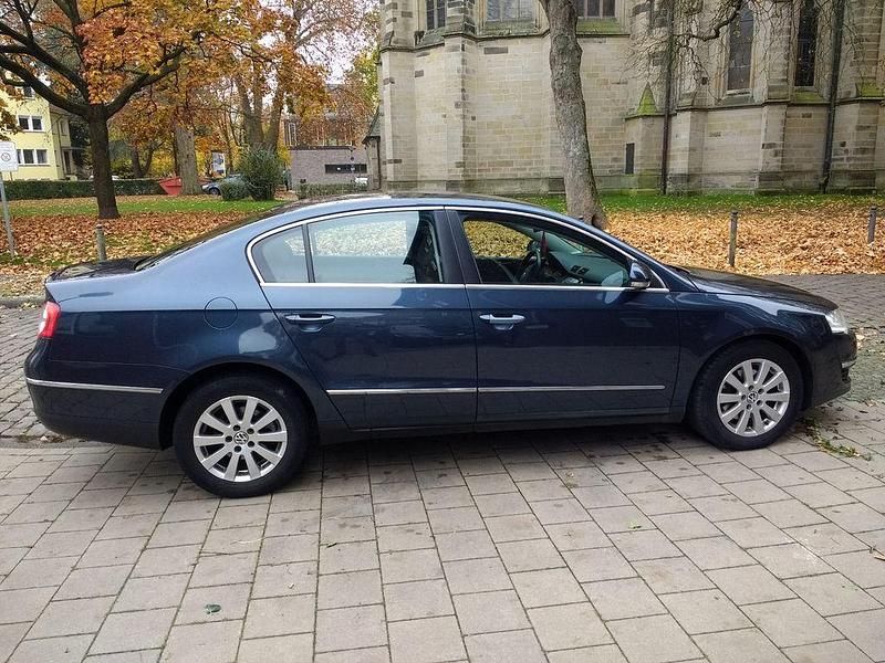 Blau Gebraucht 2007 VW Passat Trendline Limousine | 3.150 € (Fairer Preis) - Bild 1/4