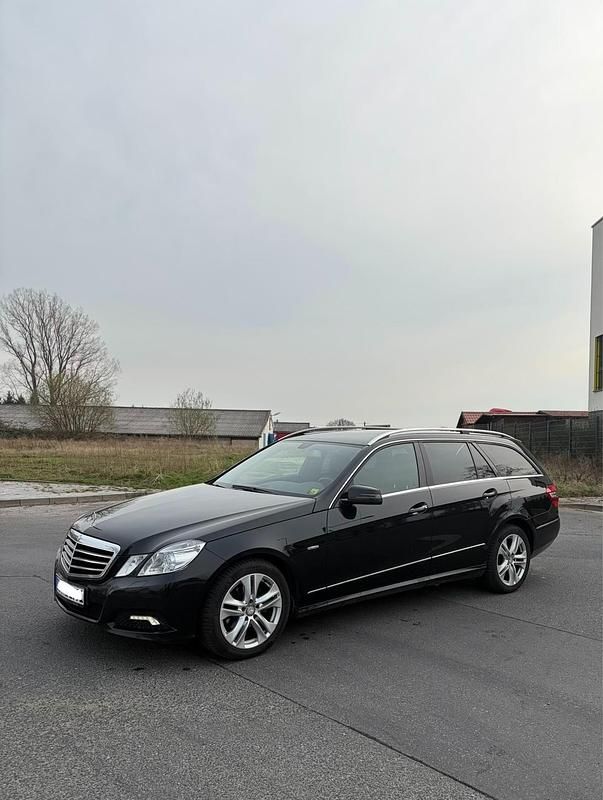 Gebraucht Mercedes E200 Avantgarde 184 PS (135 kW) 2010 Schwarz Kombi