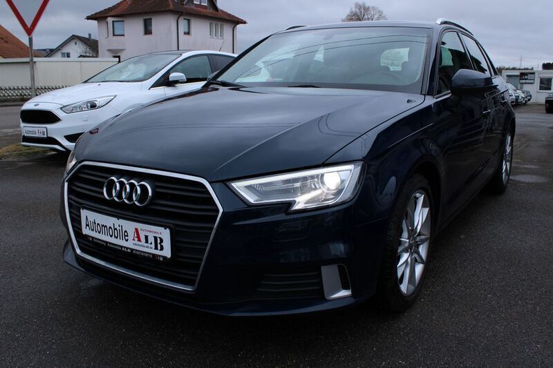 Blau Gebraucht 2018 Audi A3 Sportback Sport Kleinwagen | 14.950 € (Fairer Preis) - Bild 1/4