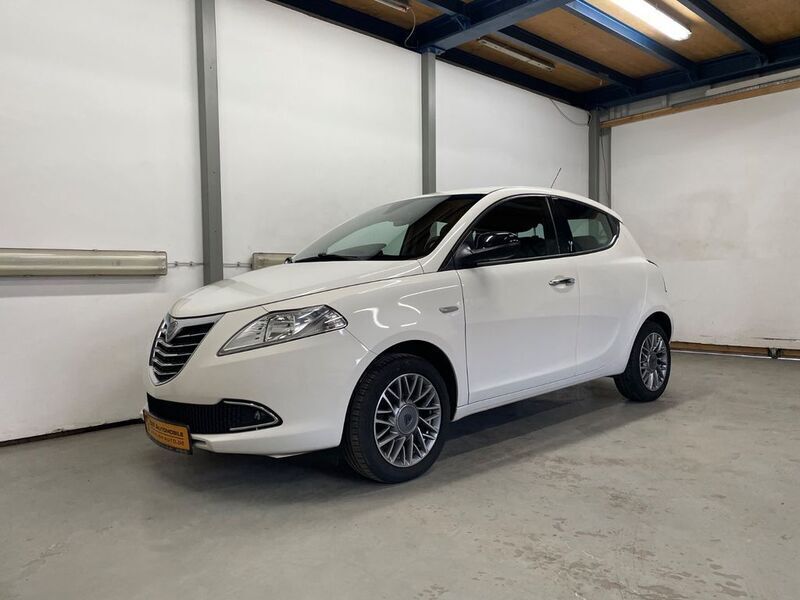 Weiß Gebraucht 2013 Lancia Ypsilon Gold Kleinwagen | 6.500 € (Fairer Preis) - Bild 1/4