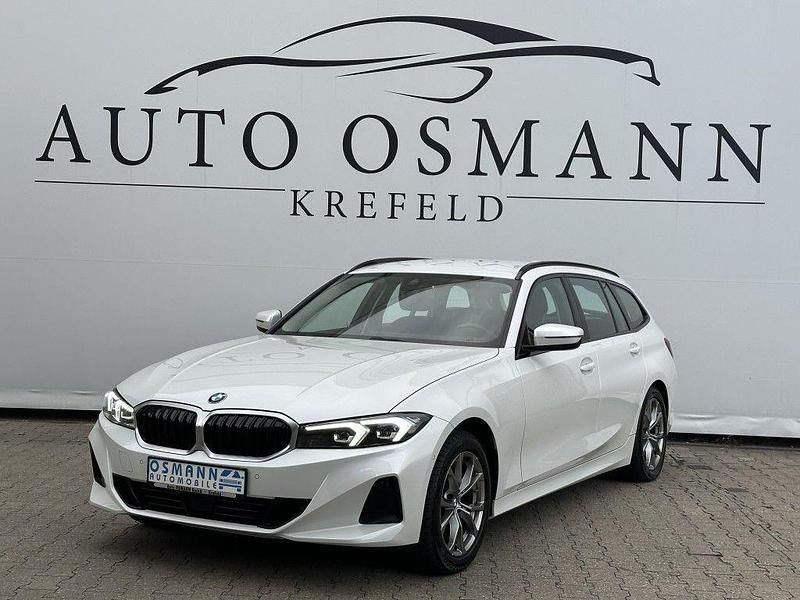Mineralweiss metallic Gebraucht 2023 BMW 318 Shadowline Kombi | 24.950 € (Superpreis) - Bild 1/4