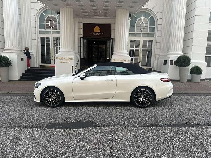 Weiß Gebraucht 2021 Mercedes E450 AMG line Cabrio | 57.400 € (Teuer) - Bild 1/4