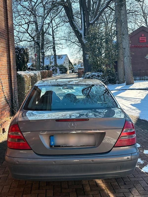 Gebraucht Mercedes E200 163 PS (119 kW) 2004 Blau Limousine