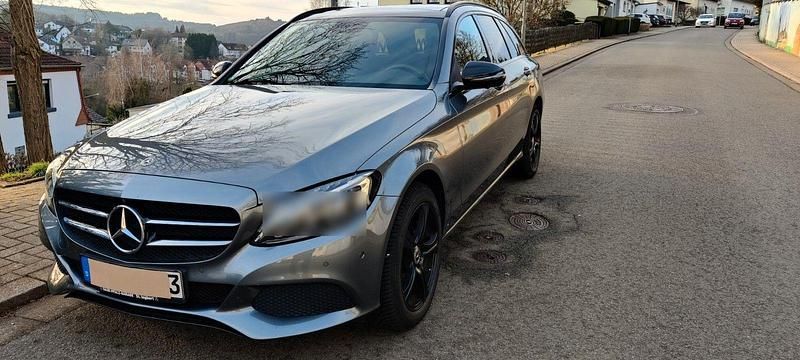 Grau Gebraucht 2017 Mercedes C200 Avantgarde Kombi | 18.200 € (Superpreis) - Bild 1/4