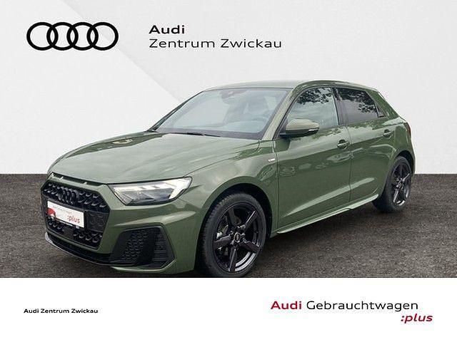 Grün Gebraucht 2025 Audi A1 Sportback S-Line Kleinwagen | 31.430 € (Etwas zu teuer) - Bild 1/4