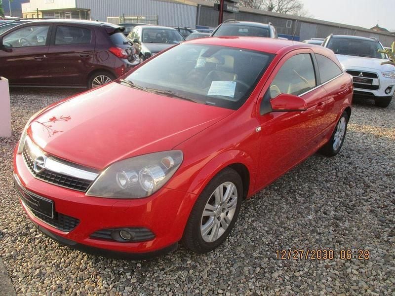 Gebraucht Opel Astra GTC Cosmo 140 PS (102 kW) 2010 Rot Coupé