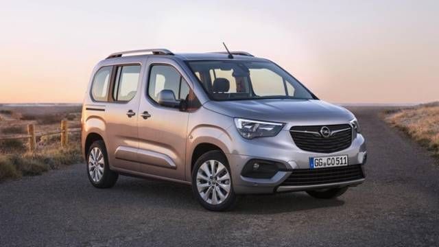 Grau Gebraucht 2024 Opel Combo Life Ultimate Limousine | 33.950 € - Bild 1/1
