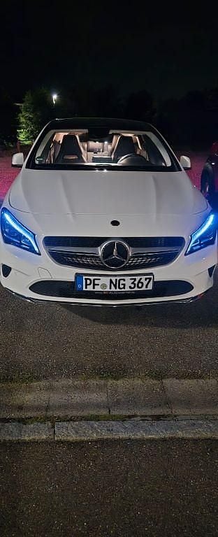 Weiß Gebraucht 2018 Mercedes CLA220 Shooting Brake Kombi | 15.000 € (Superpreis) - Bild 1/4