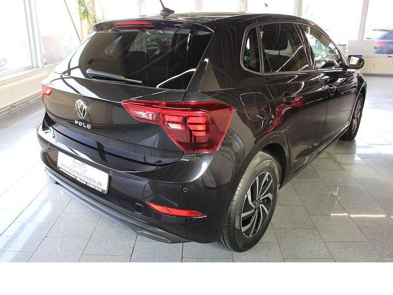 Gebraucht VW Polo Life 95 PS (69 kW) 2023 Schwarz Kleinwagen