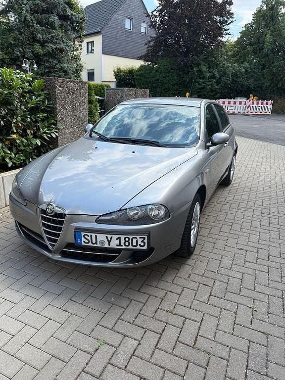 Silber Gebraucht 2006 Alfa Romeo 147 Impression Kleinwagen | 2.000 € (Fairer Preis) - Bild 1/1
