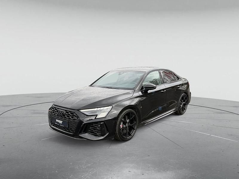 Gebraucht Audi RS3 Ambiente 400 PS (294 kW) 2023 Mythosschwarz metallic Limousine