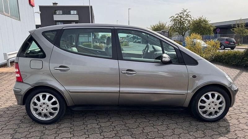 Gebraucht Mercedes A190 Elegance 125 PS (91 kW) 2003 Grau Van / Kleinbus