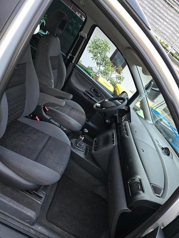 Gebraucht Ford Galaxy Finesse 116 PS (85 kW) 2003 Grau Van / Kleinbus