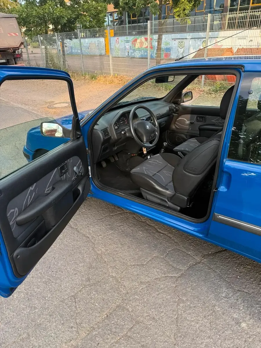 Gebraucht Peugeot 106 60 PS (44 kW) 2001 Blau Kleinwagen