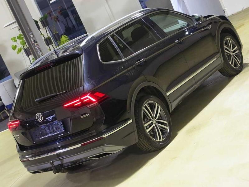Gebraucht VW Tiguan Allspace Highline 200 PS (147 kW) 2021 Deep black pearlescent (metallic) SUV