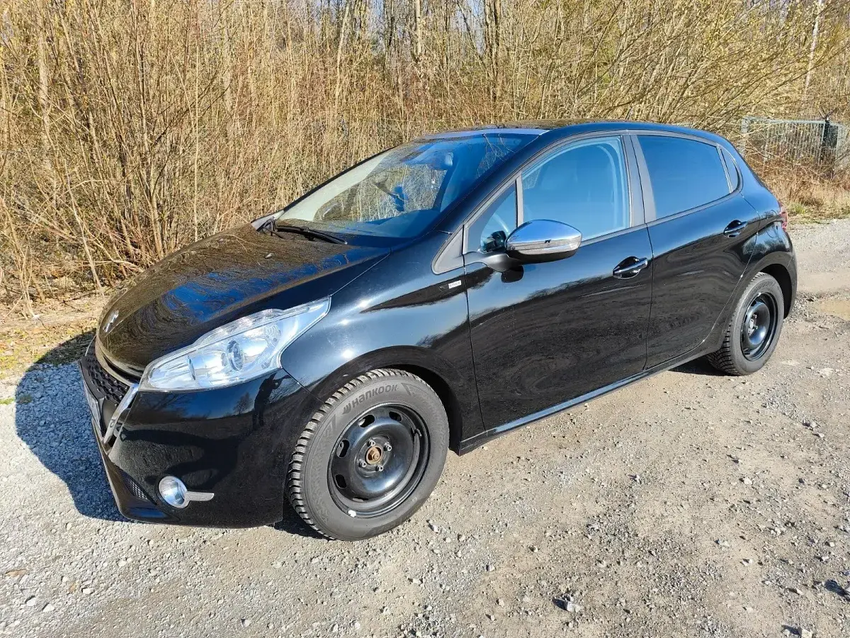 Gebraucht Peugeot 208 Style 81 PS (59 kW) 2015 Schwarz Kleinwagen