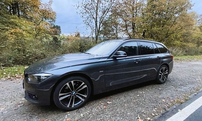 Gebraucht BMW 320 Sport Line 190 PS (139 kW) 2018 Grau Kombi