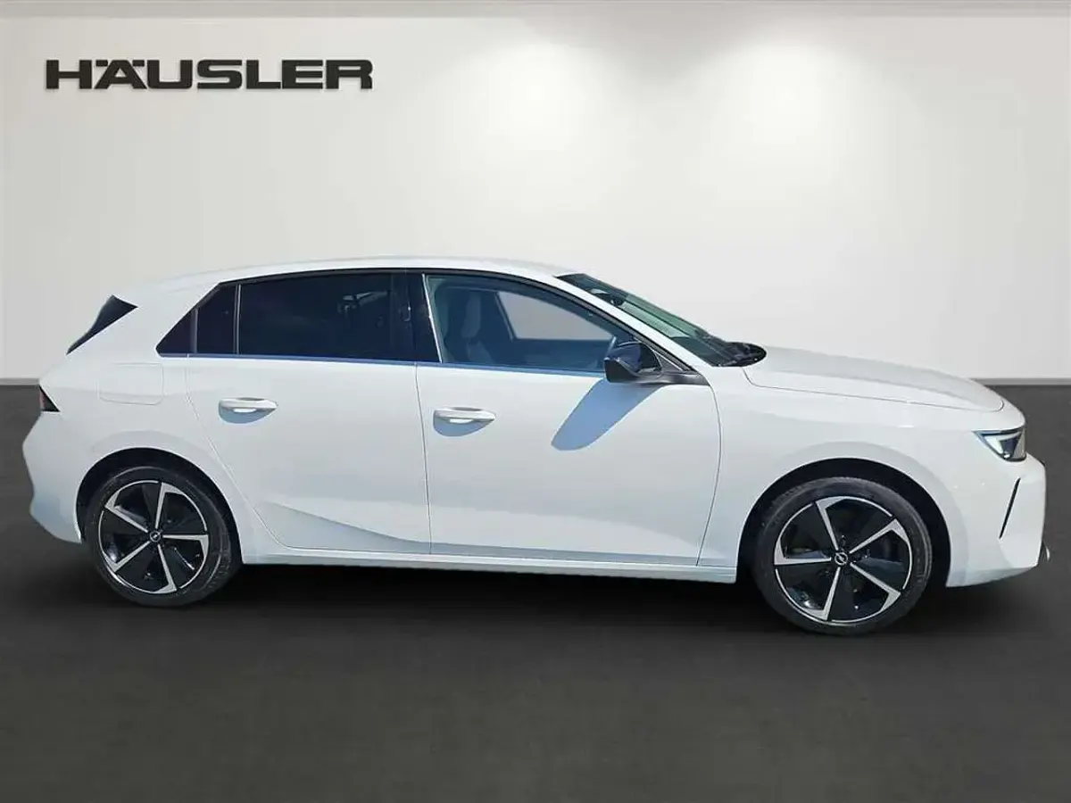 Gebraucht Opel Astra Elegance 150 PS (110 kW) 2022 Arktis weiß (uni) Kleinwagen