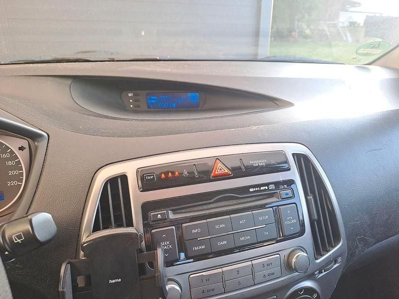 Gebraucht Hyundai i20 Trend 86 PS (63 kW) 2013 Grau Kleinwagen