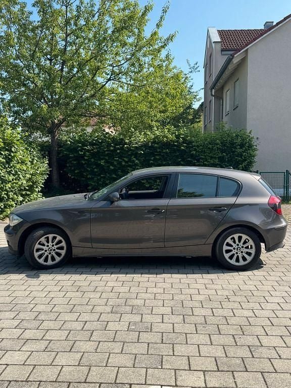 Gebraucht BMW 118 122 PS (89 kW) 2007 Braun Kleinwagen