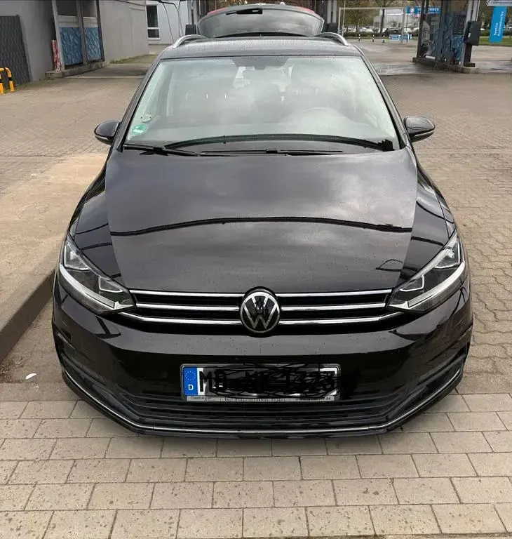 Gebraucht VW Touran Active 150 PS (110 kW) 2021 Schwarz Van / Kleinbus