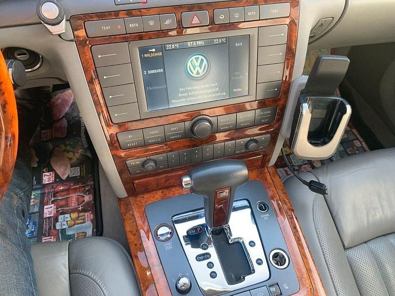 Second-hand VW Phaeton 224 CP (164 kW) 2005 Gri Berlinǎ