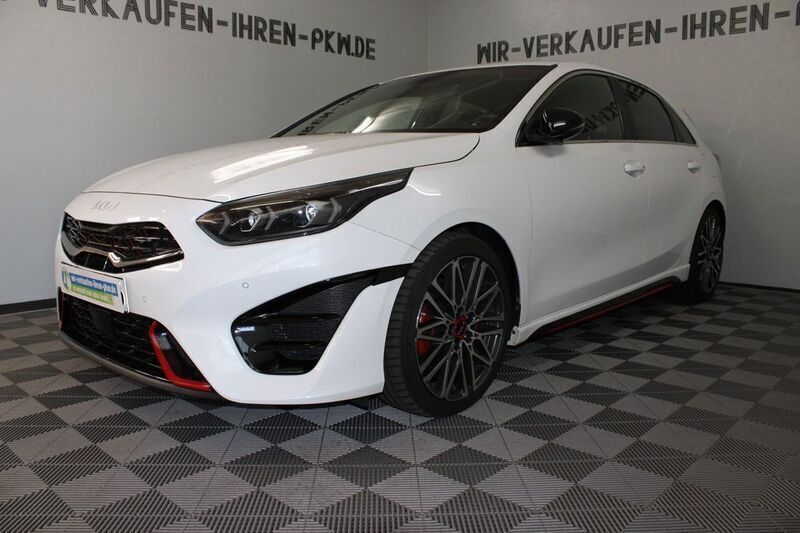 Weiß Gebraucht 2023 Kia Ceed GT 2 Limousine | 26.500 € (Guter Preis) - Bild 1/4