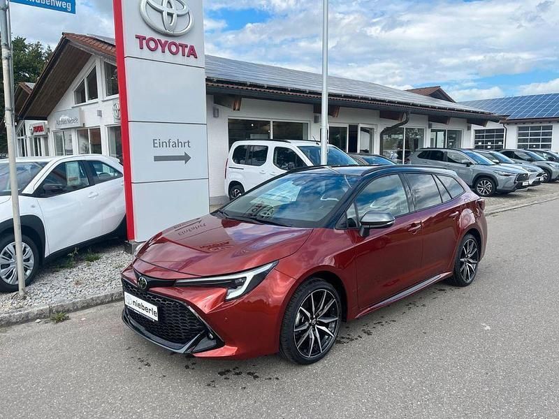 Orange Neu 2025 Toyota Corolla Sport Limousine | 35.690 € - Bild 1/4