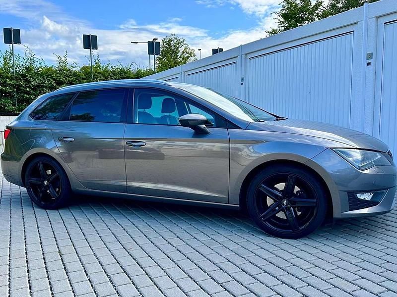 Grau Gebraucht 2014 Seat Leon ST FR Kombi | 13.000 € (Guter Preis) - Bild 1/4