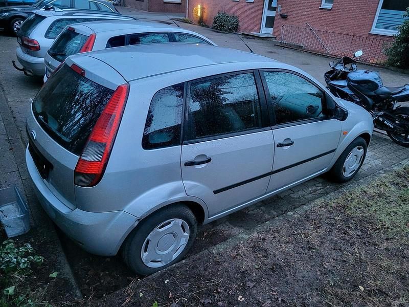 Gebraucht Ford Fiesta 80 PS (58 kW) 2003 Silber Kleinwagen