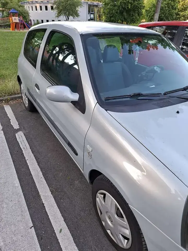 Gebraucht Renault Clio II Extreme 75 PS (55 kW) 2003 Silber Limousine