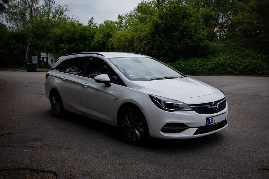 Gebraucht Opel Astra Edition 105 PS (77 kW) 2020 Weiß Kombi